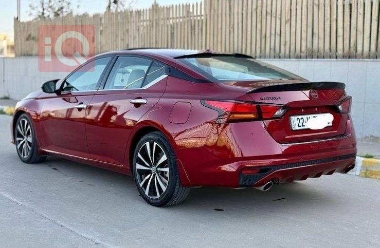 نيسان ألتيما